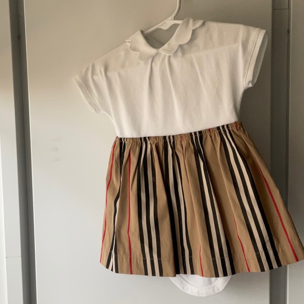 Burberry baby girl’s dress worn twice brand new condition!